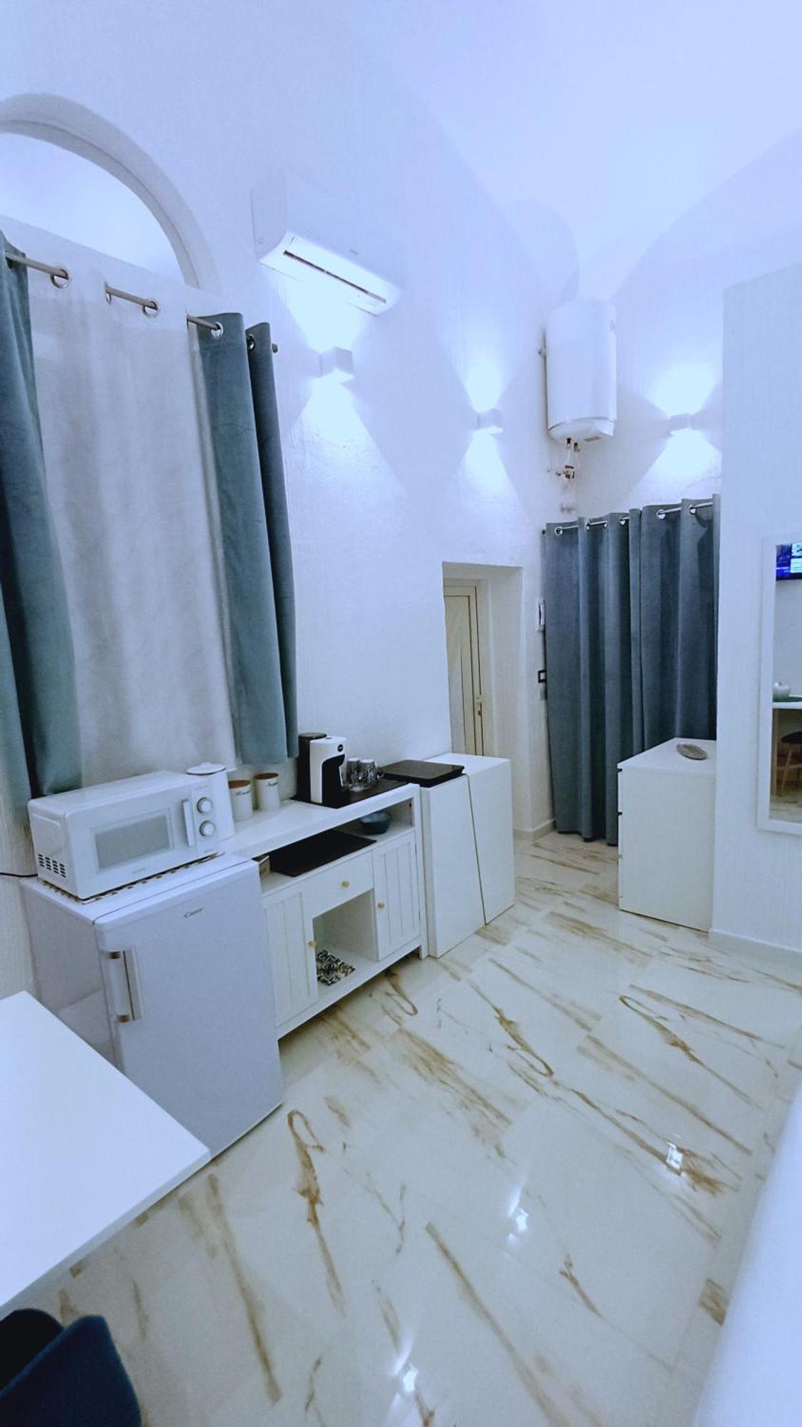 Elegance Room 03 Бари Екстериор снимка